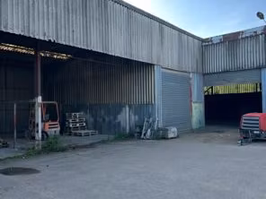 Local 500 M2 Pacy sur Eure