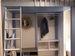 Studette à Vendre