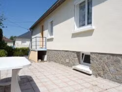 Laval : maison de plain pied de 3ch. Sur 490m² de terrain