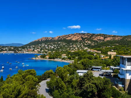 appartement de luxe à vendre dans le quartier le dramont-agay-anthéor-le trayas