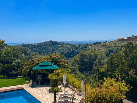 villa de luxe à vendre dans le quartier crémat-saint roman de bellet