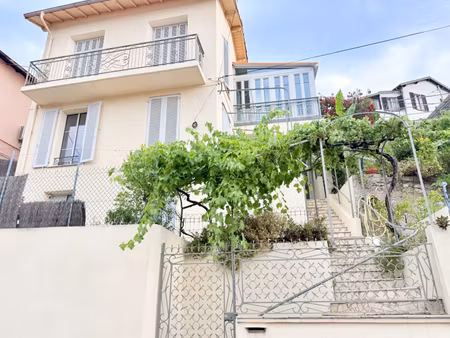 maison de luxe à vendre dans le quartier bon voyage