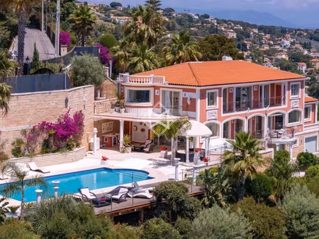 villa de luxe à vendre dans le quartier gare