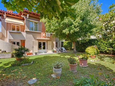 villa de luxe à vendre dans le quartier minimes-barrière de paris