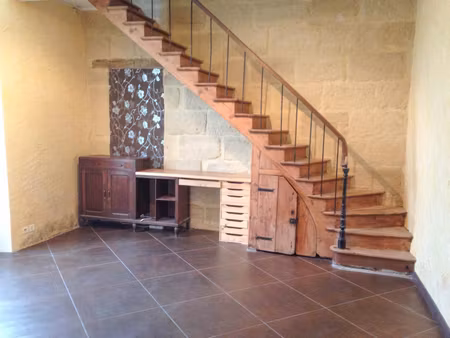 maison avec cachet rénovée avec clim, cour et atelier