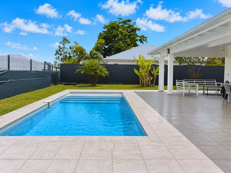 à louer villa moderne f5 avec piscine petit-bourg qua