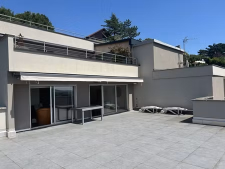 rare emplacement sur la moyenne corniche avec vue imprenable