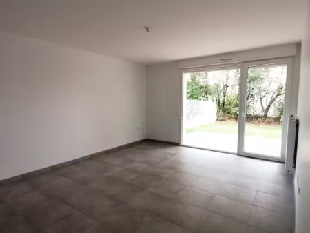 à louer appartement t3 récent en rez-de-jardin