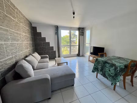 appartement type 3 avec balcons et cave, quartier fontbarlet