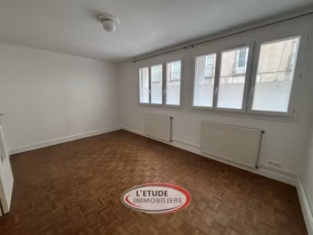 nantes/quartier dobrée. t2 à louer avec une chambre et une c