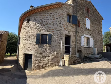 à louer – maison de village rénovée – quintenas