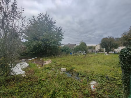 terrain 770 m²