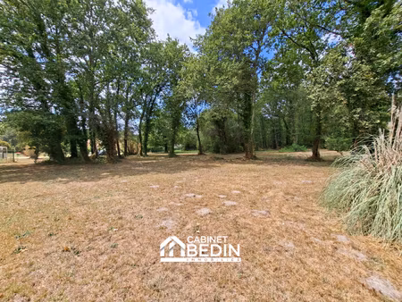 terrain 2400 m²