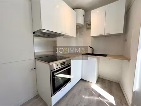 location appartement 1 pièce 27m² sollies ville 83210