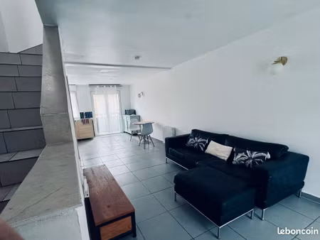 t2 duplex – 40 m² – dernier étage – 880 /mois charges comprises