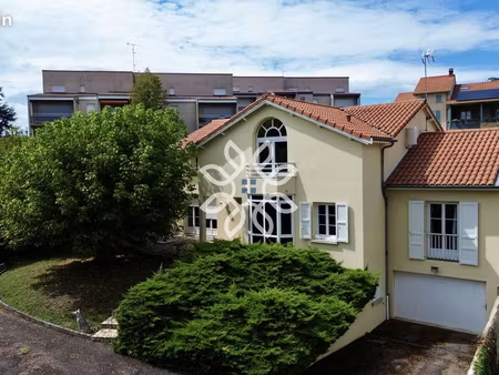 maison 11 pièces 203 m²