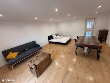 grand t1 meublé de 46 m² – le puy-sainte-réparade