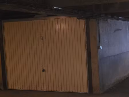 loue parking fermé box