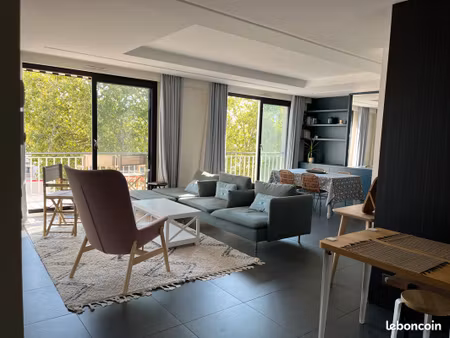 superbe appartement meublé avec vue dégagée sur le port de plaisance, garage avec borne de