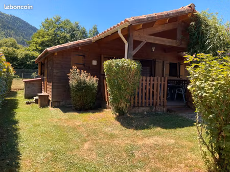 vente chalet dans domaine résidentiel