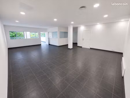 local d'activite en étage 100m2