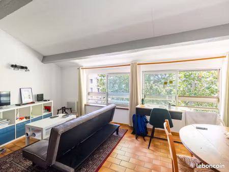 a louer studio 30m2 / place voltaire