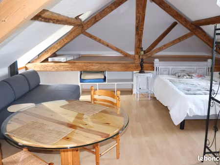 studio meublé – cadre verdoyant – parking privé
