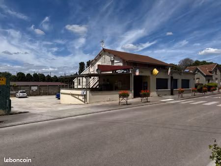immeuble de rapport d’environ 270 m² – commerce loué, appartement et 4 chambres meublées –