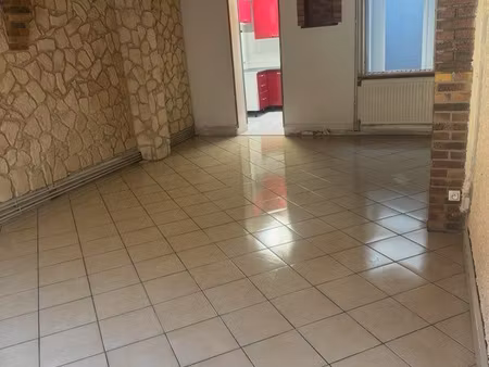 maison de ville 70 m² – 2 chambres – saint-quentin – 700 /mois ?