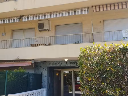 studio étudiant meublé + terrasse – antibes juan-les-pins – plages & bus sophia à 5 min