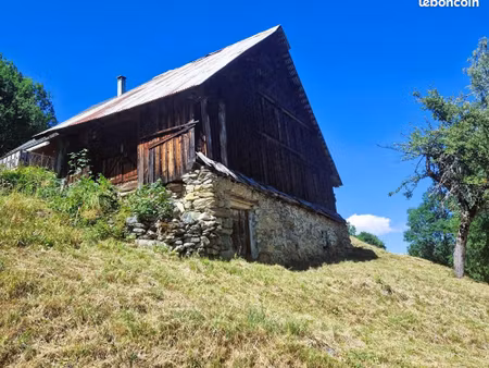 grange 2 pièces 160 m²