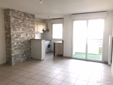t2 de 42 m² avec balcon et parking – sucé-sur-erdre