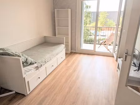 appartement meublé 32 m² entièrement rénové – balcon – parking – cave – ascenseur