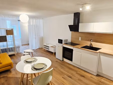 3 studios meublés rénovés 23 à 32 m² – hyper-centre bain-de-bretagne – dès 510 cc