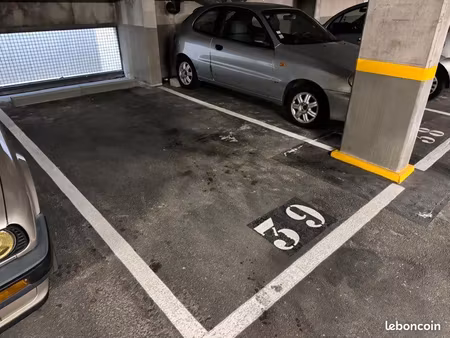 place de parking ◊