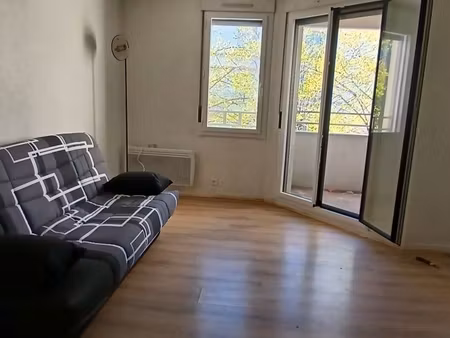 location studio meublé
