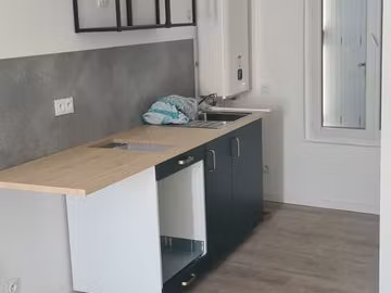 t2 31 m² – 2ème étage – centre-ville châtellerault – entièrement rénové – meublé