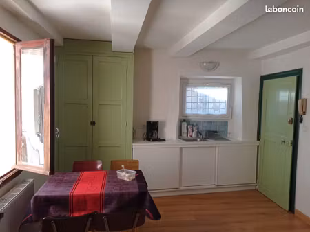 maison entre écoles du sacré coeur et jeanne d'arc composée de deux appartements