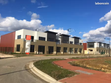 local bureaux 1 842 m²