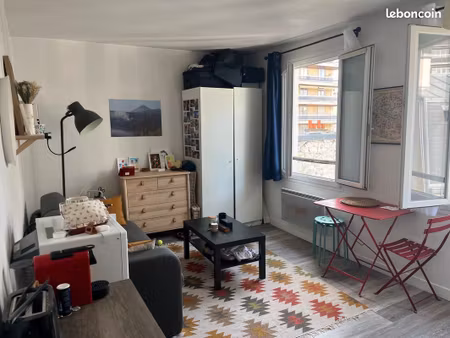studio avec combles - futur 2 pièces à fort potentiel