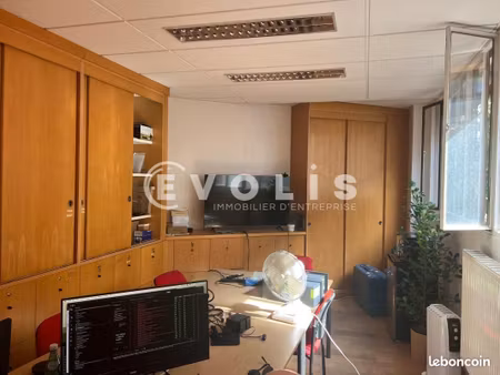 bureau 300 m²