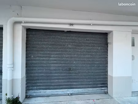 1 garage a louer