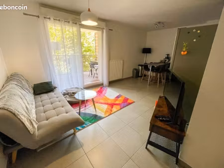 superbe t2 récent (41m²) avec loggia vue parc & box – lyon 8 (proche monplaisir)