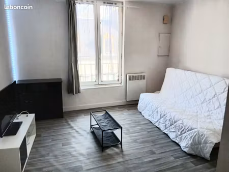 studio 19 m2 vieux mans cathédrale montesquieu