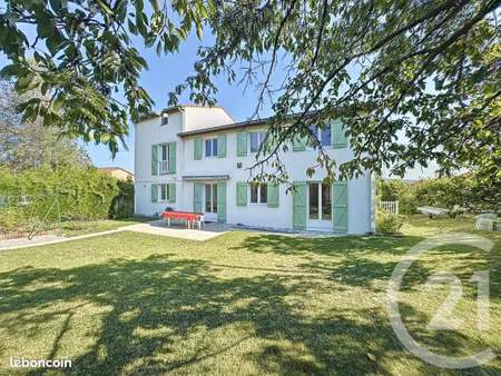 pavillon 10 pièces 223 m²
