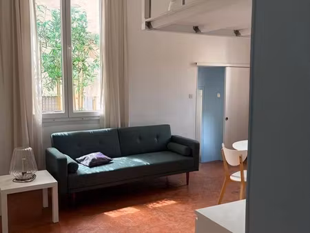 loue t2 meublé 50m2 très lumineux à aix en provence proche cours mirabeau rue très calme