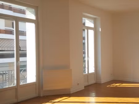 aix-les-bains – centre-ville – appartement 5 pièces de 100 m² avec terrasse de 40 m²