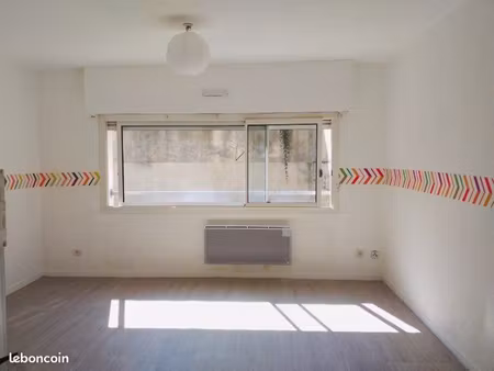 studio 27 m² – hyper centre le mans – 100 m place de la république – calme – 385