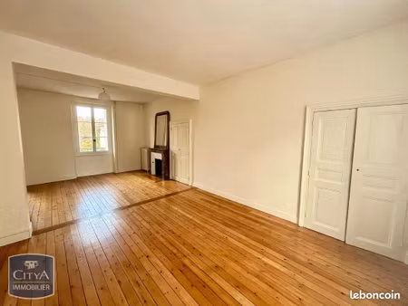 maison avec jardin, centre ville. 7 chambres. 180 m2