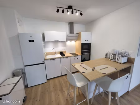 très bel appartement avec balcon, cave et parking privatif, t2 de 45 m² entièrement refait